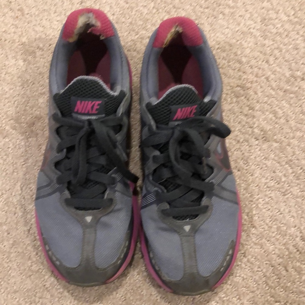 Nike women’s size 9.5 gym shoes
